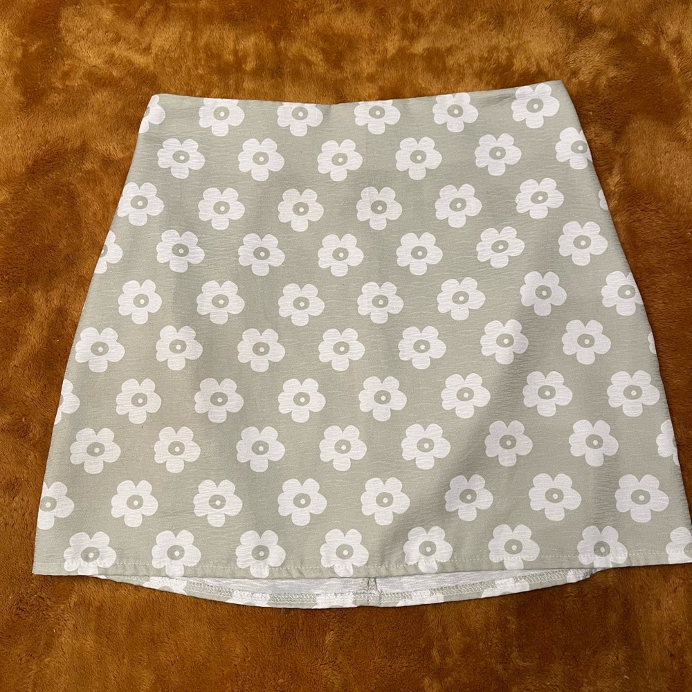 SHEIN Floral Patterned Skirt in Green and White